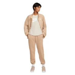 Nike Sportswear Essentials Logo T-Shirt - Women's -Nike || Under Armour || Patagonia Sales 1271134 800 auto