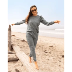 Carve Designs Naomi Sweatshirt - Women's 10 Carve Designs Naomi Sweatshirt - Women's -Nike || Under Armour || Patagonia Sales 1307639 800 auto