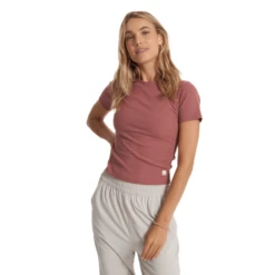 Vuori Mudra Fitted T-Shirt - Women's -Nike || Under Armour || Patagonia Sales 1365776 800 auto